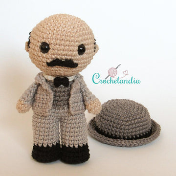 Hercule Poirot amigurumi doll - crochet pattern by Crochelandia