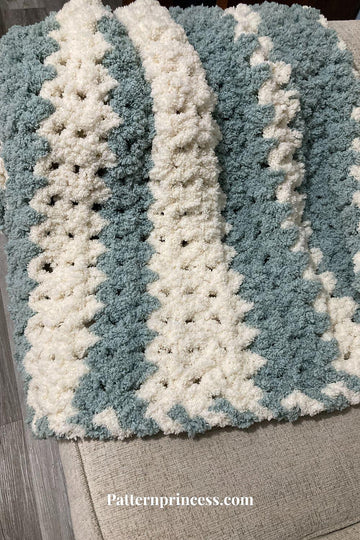 Easy Stitch Plush Chunky Blanket